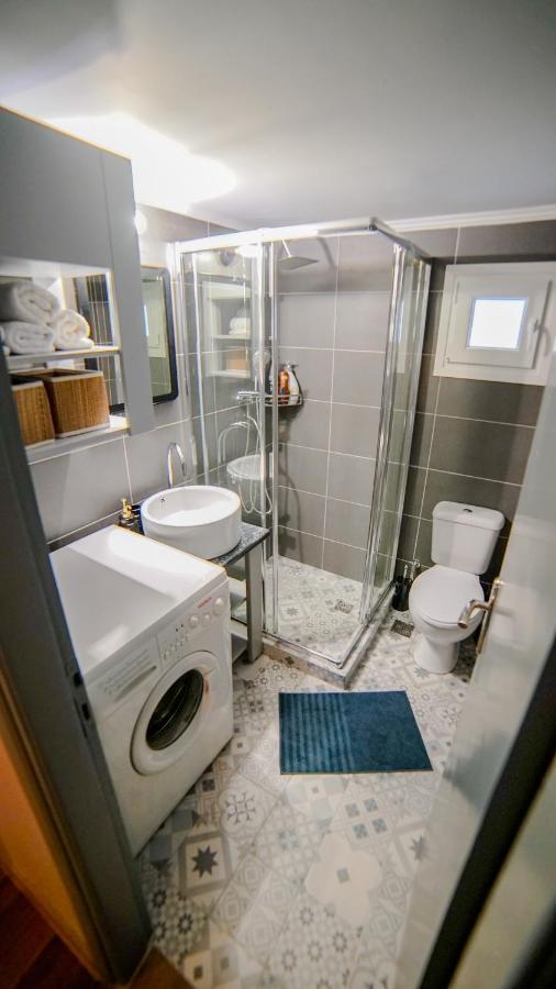 D16 Athens Apartment - 5' Mins To Petralona Metro Eksteriør billede