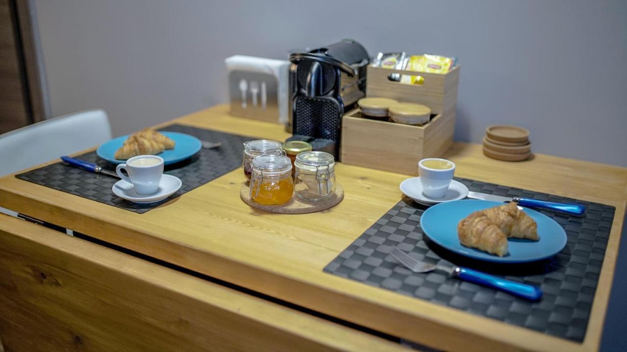 D16 Athens Apartment - 5' Mins To Petralona Metro Eksteriør billede