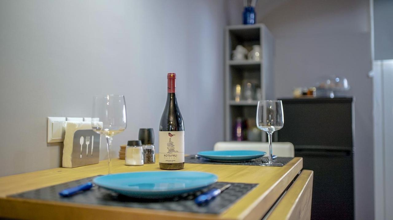 D16 Athens Apartment - 5' Mins To Petralona Metro Eksteriør billede
