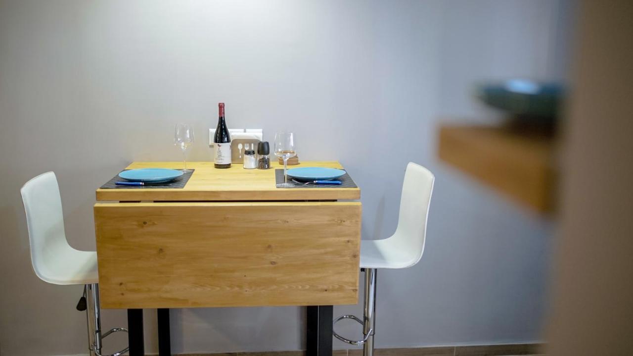 D16 Athens Apartment - 5' Mins To Petralona Metro Eksteriør billede